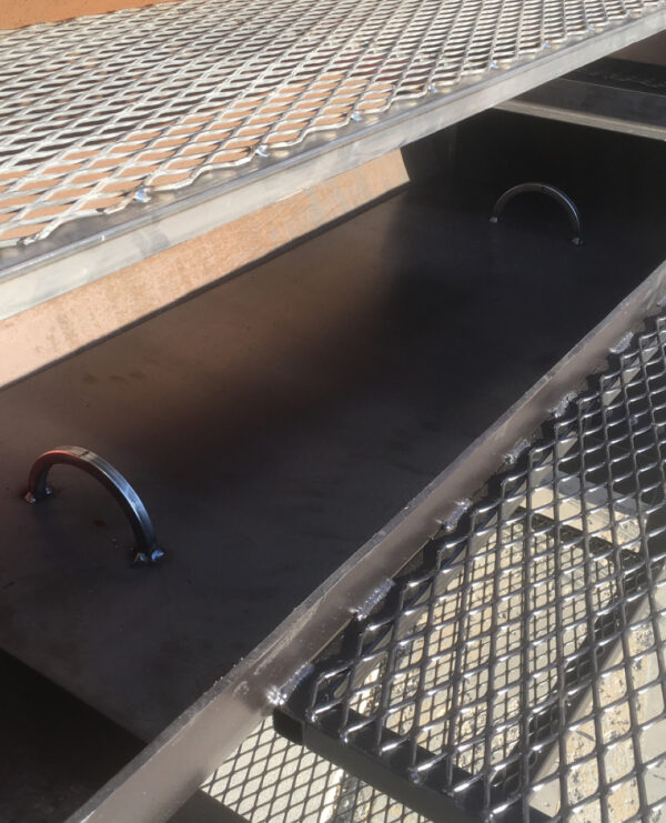 Backyard Beast 750 – Offset + Vertical Cabinet Smoker - Image 5